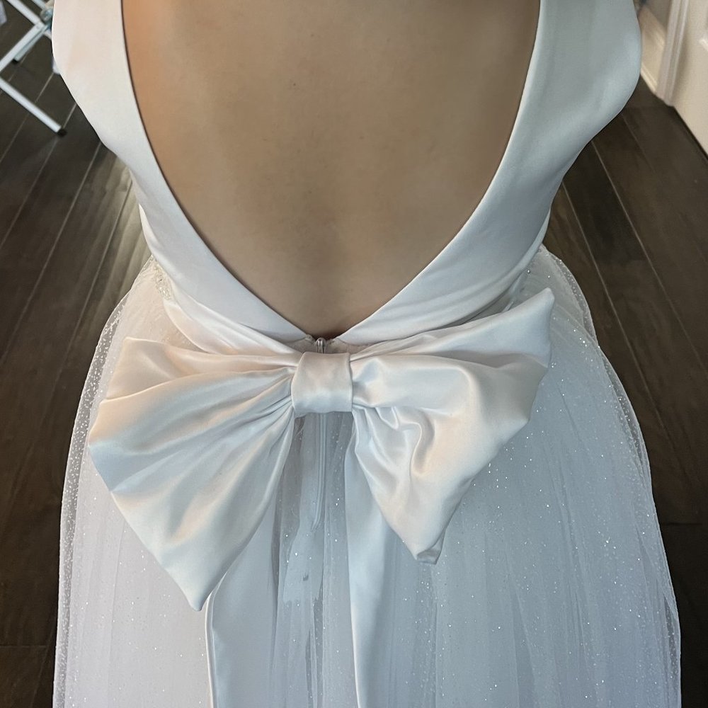Flower Girl Dress white size 4 bow tie back satin tulle